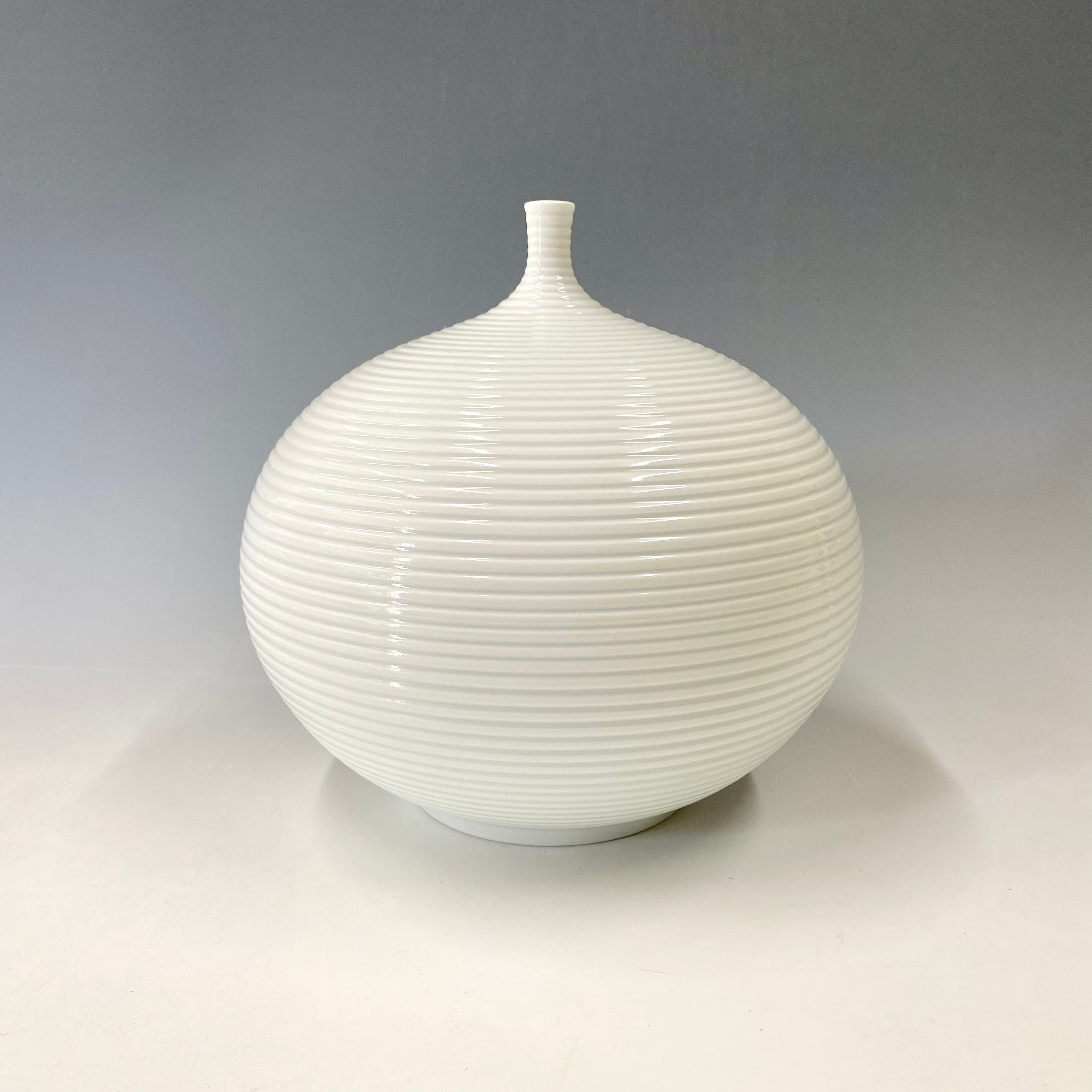 中尾恭純】白磁線段壺(大) | 中仙窯