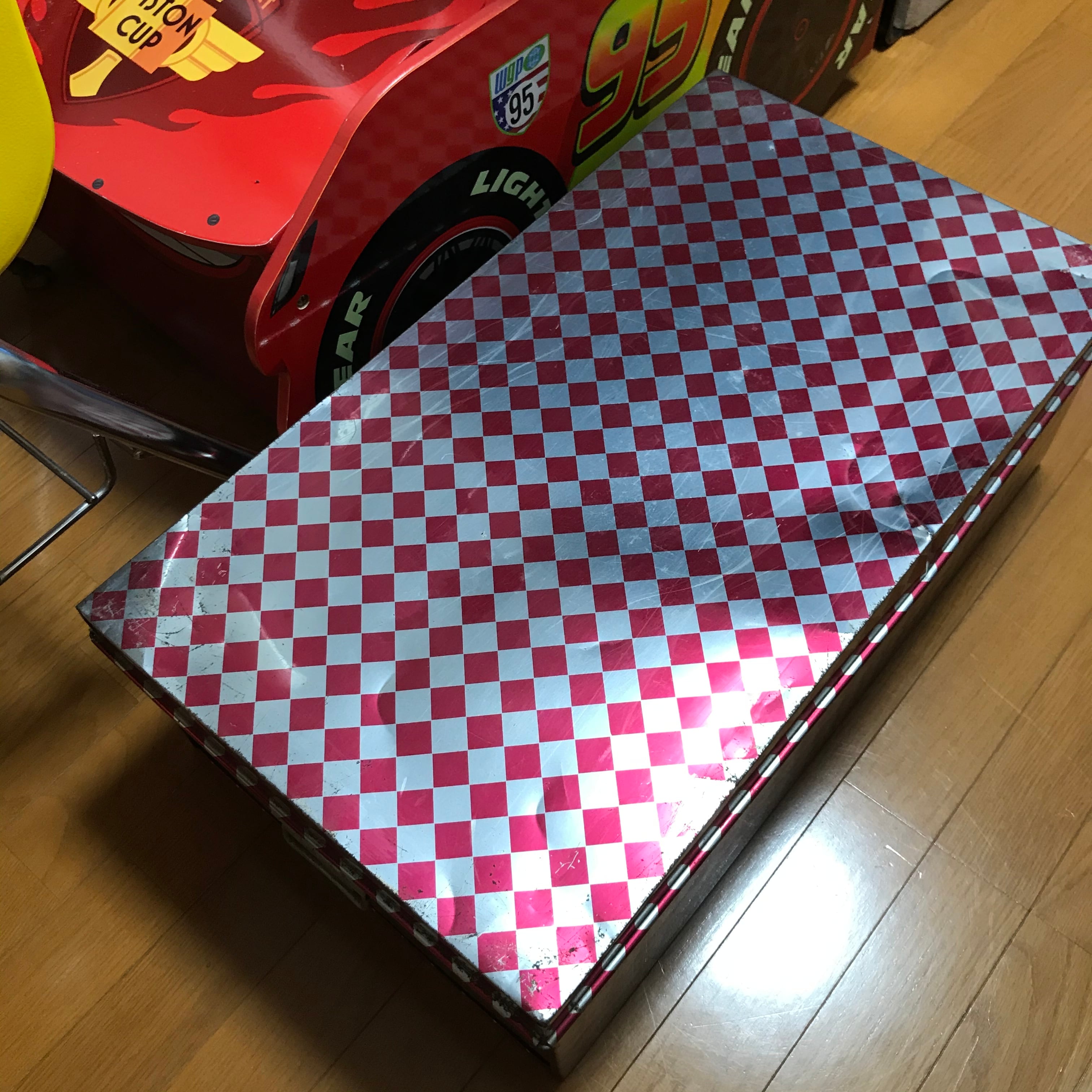 昭和レトロな衣装ケース 収納箱/ボックス メタリックレッドとシルバー