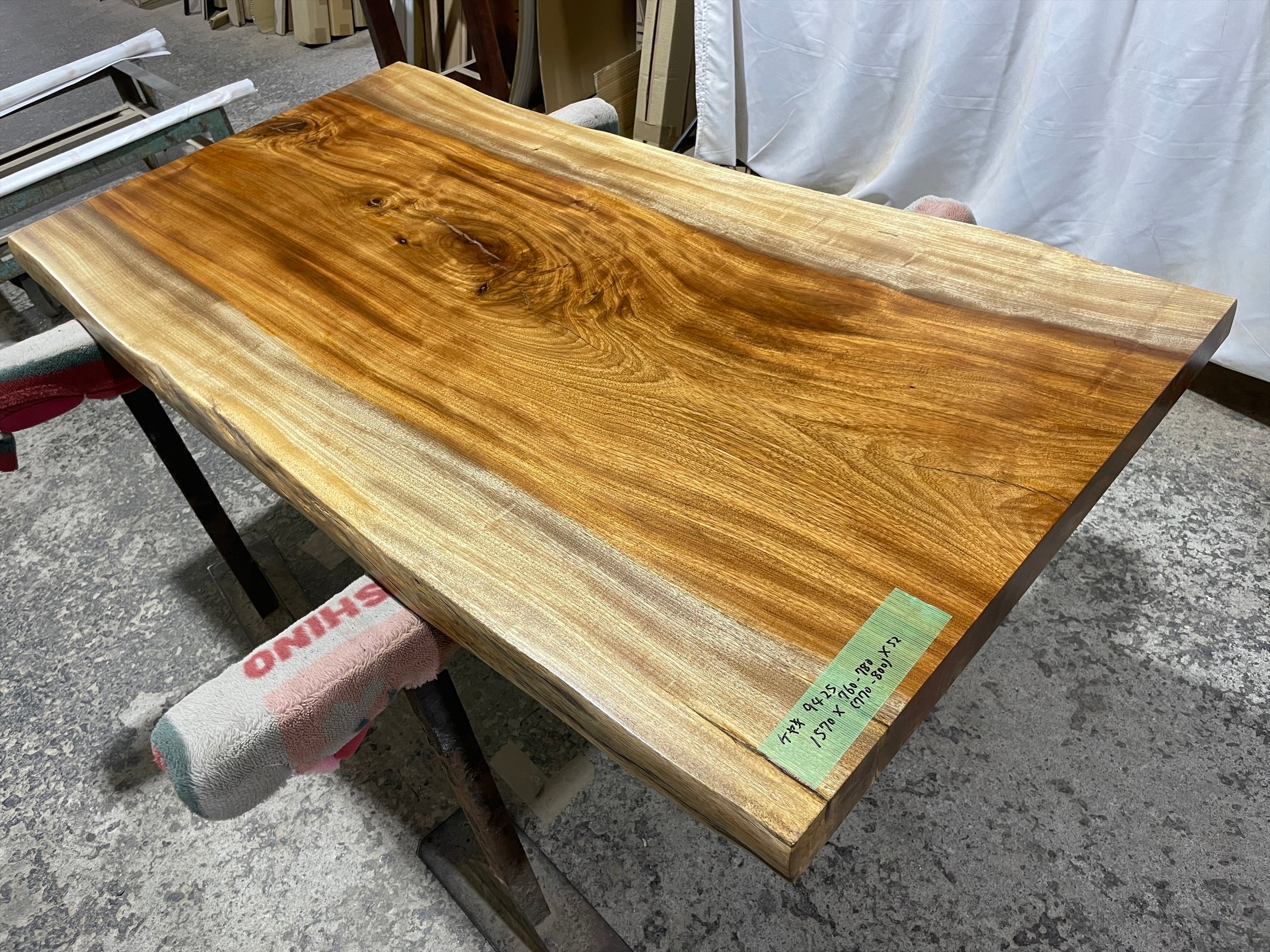 ダイニングテーブル | 銘木無垢材一枚板の来宝綜合銘木工業株式会社