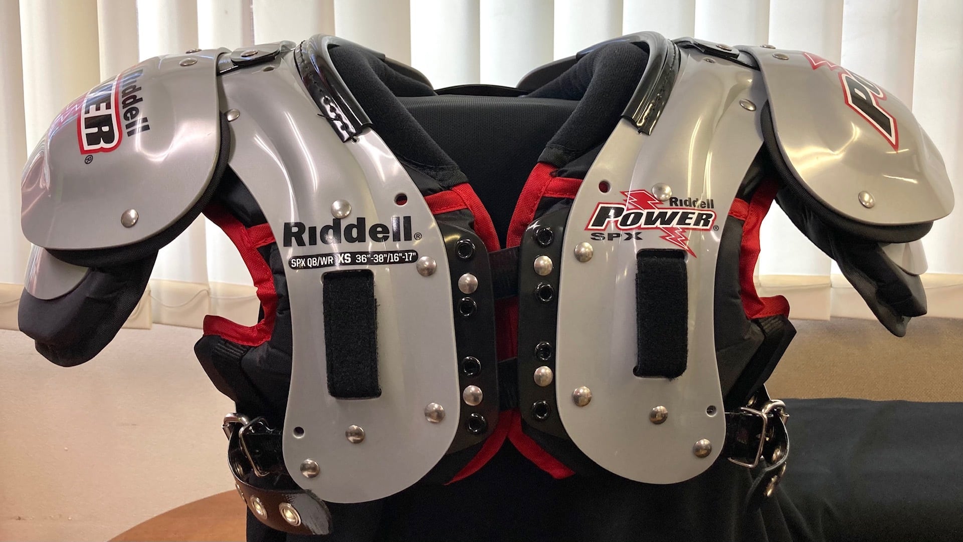 Douglas QBK XS ショルダーパッド レッド/ホワイト Douglas QBK XS