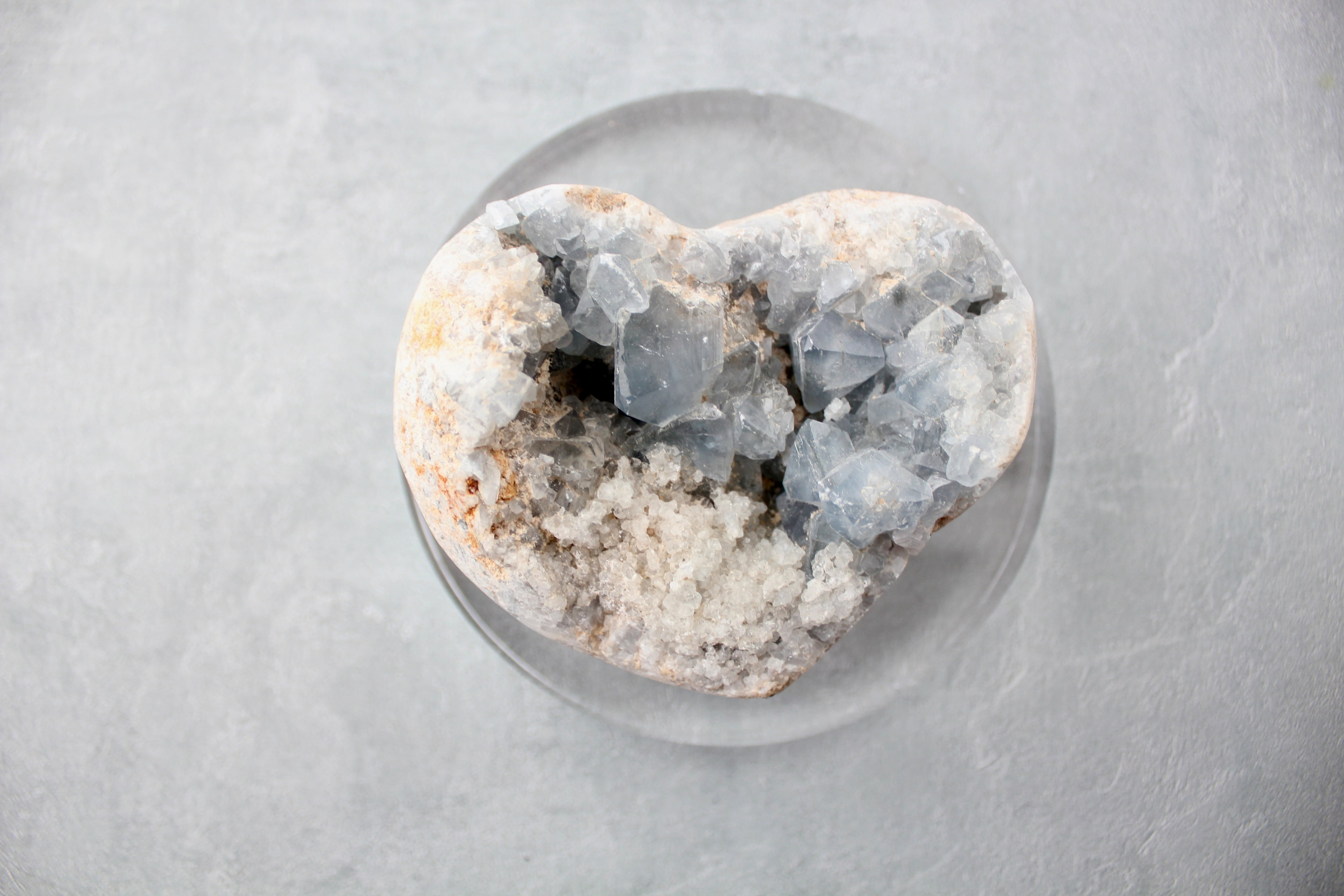 セレスタイト 天青石 ハートシェイプ 原石 | Suye.