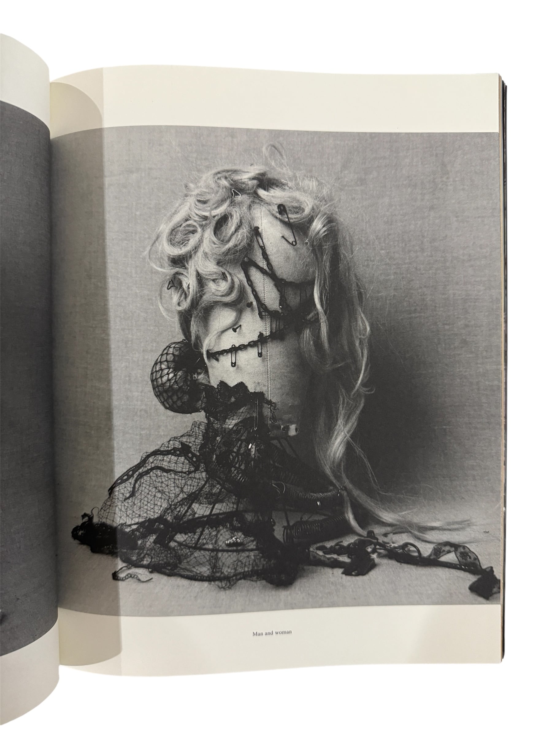 雑誌】A MAGAZINE CURATED by JUN TAKAHASHI UNDERCOVER #4 | occur