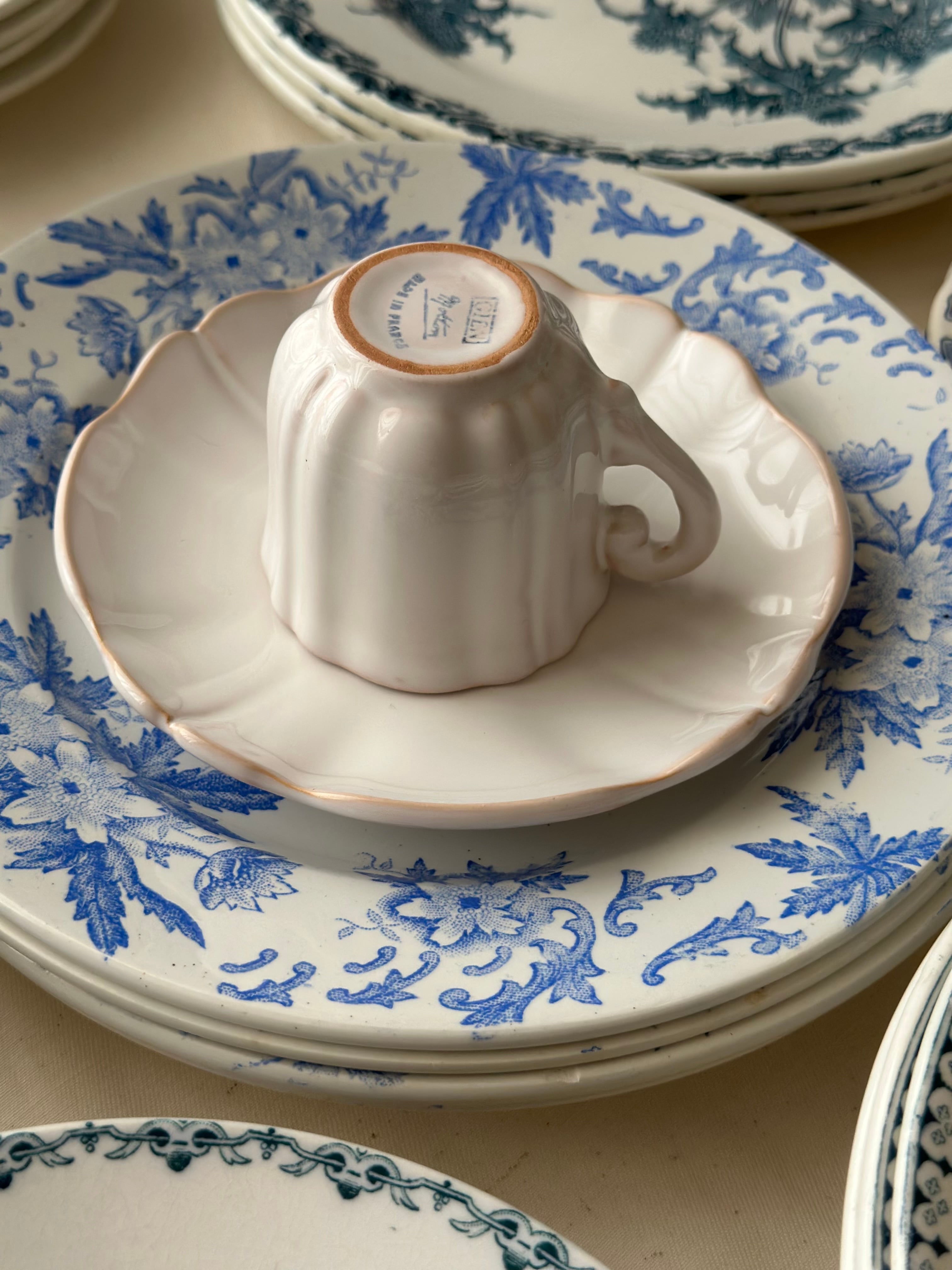 Gien ジアン / 白釉の美しいデミタスカップ＆ソーサー | VIRON antique