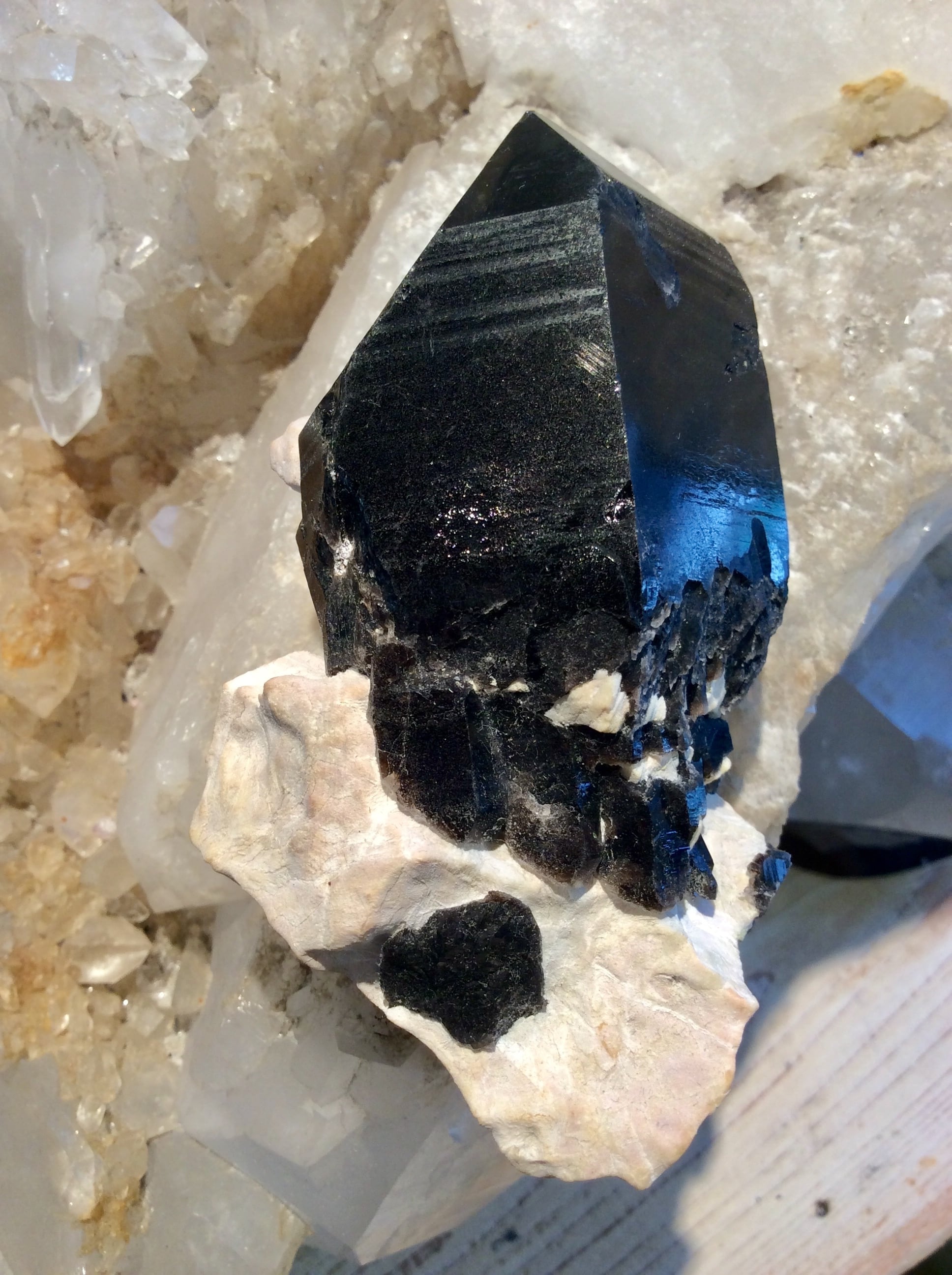 魔除け！モリオン黒水晶 母岩つき原石 006 | AMERI 自由が丘店 天然石