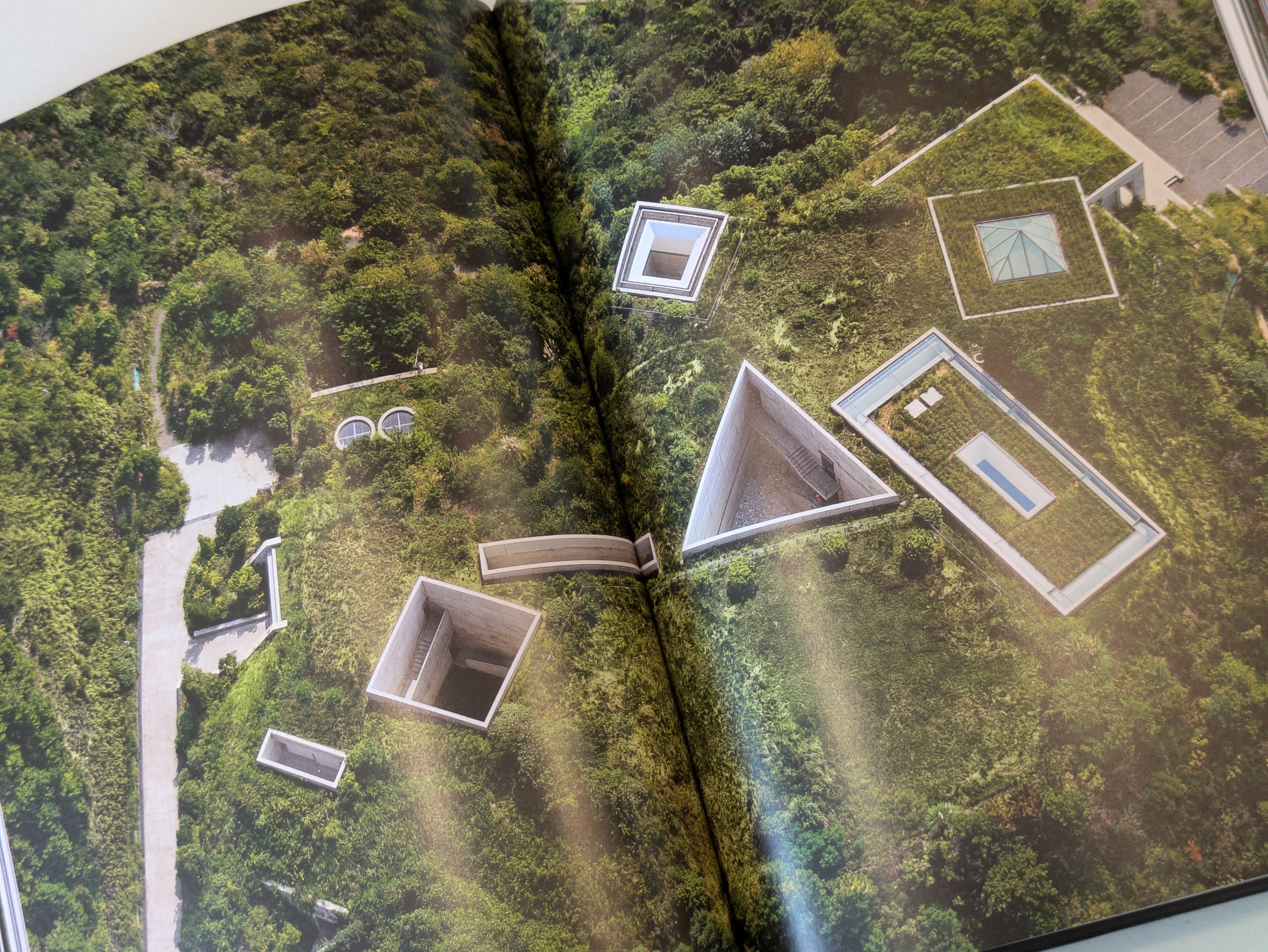 Ando : Complete Works 1975–Today / 安藤忠雄 | Photobooks on the