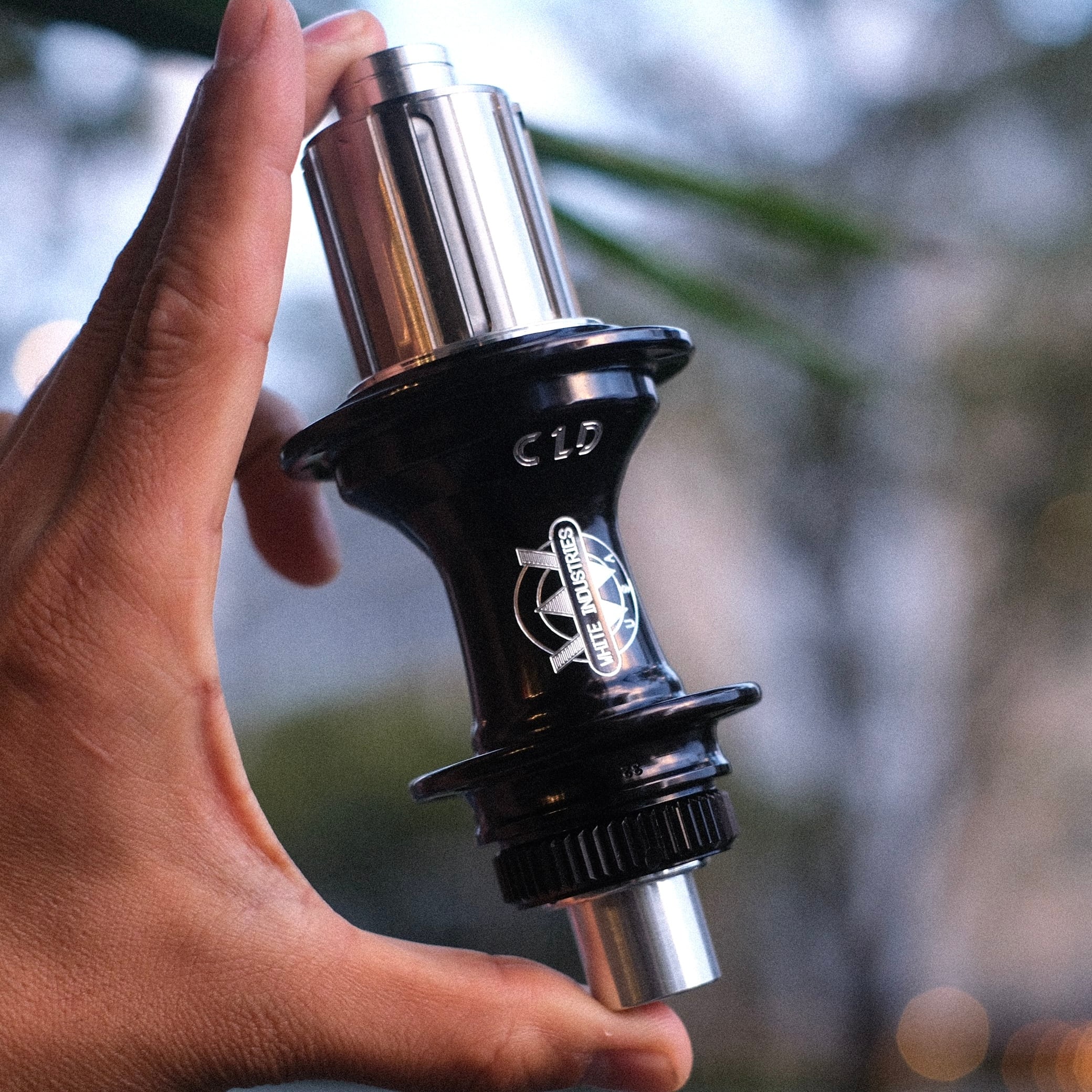 WHITE INDUSTRIES】CLD DISC REAR HUB/12mmTHRU (BLACK) | Humhumhug