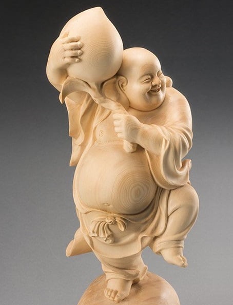 檜一木彫り寿桃布袋尊 | 箱根倶楽部 ｜ 癒しの猫仏や安らぎの仏像を販売
