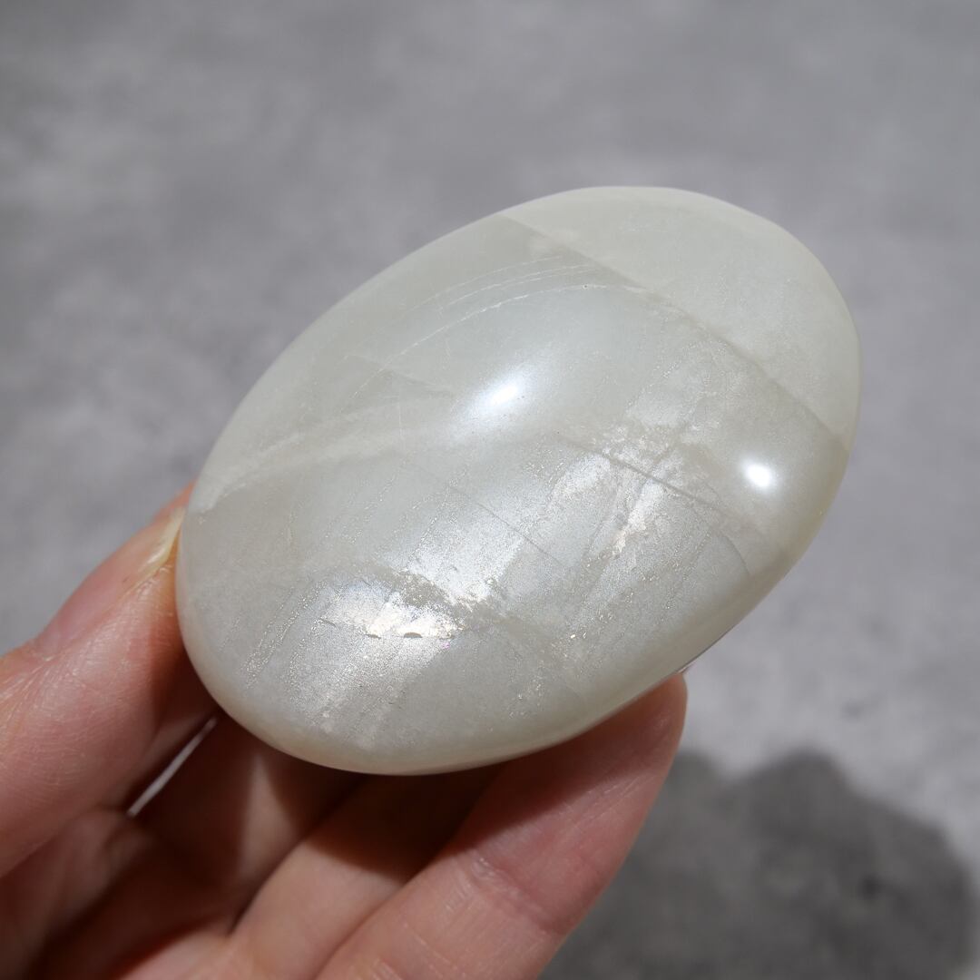 ホワイト ムーンストーン / パーム 握り石 | ariife.公式オンライン