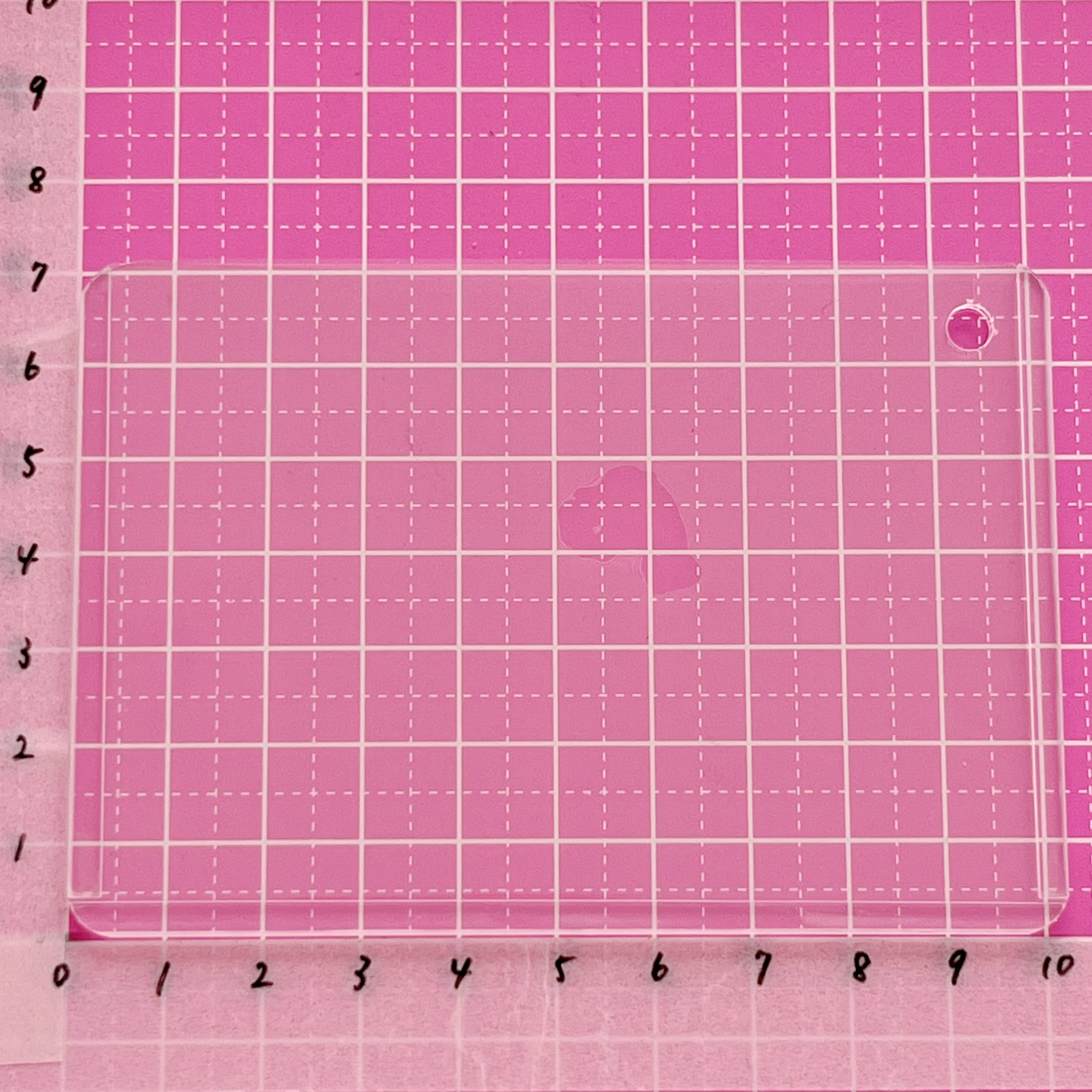 硬質ケース 穴あき キーホルダー用 4枚 ☆ハンドメイド☆パーツ☆素材