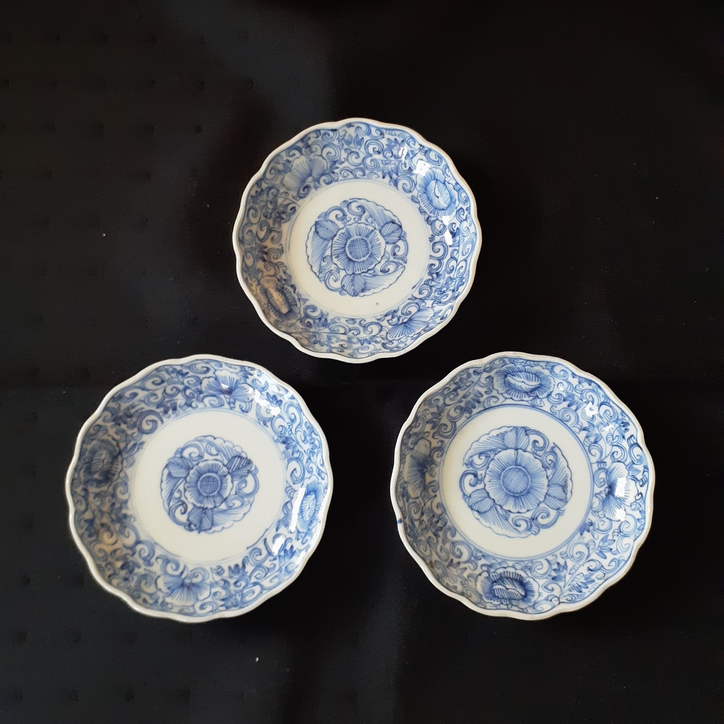 古伊万里 染付線描牡丹小皿 | 骨董セレクトショップ アンティーク牡丹