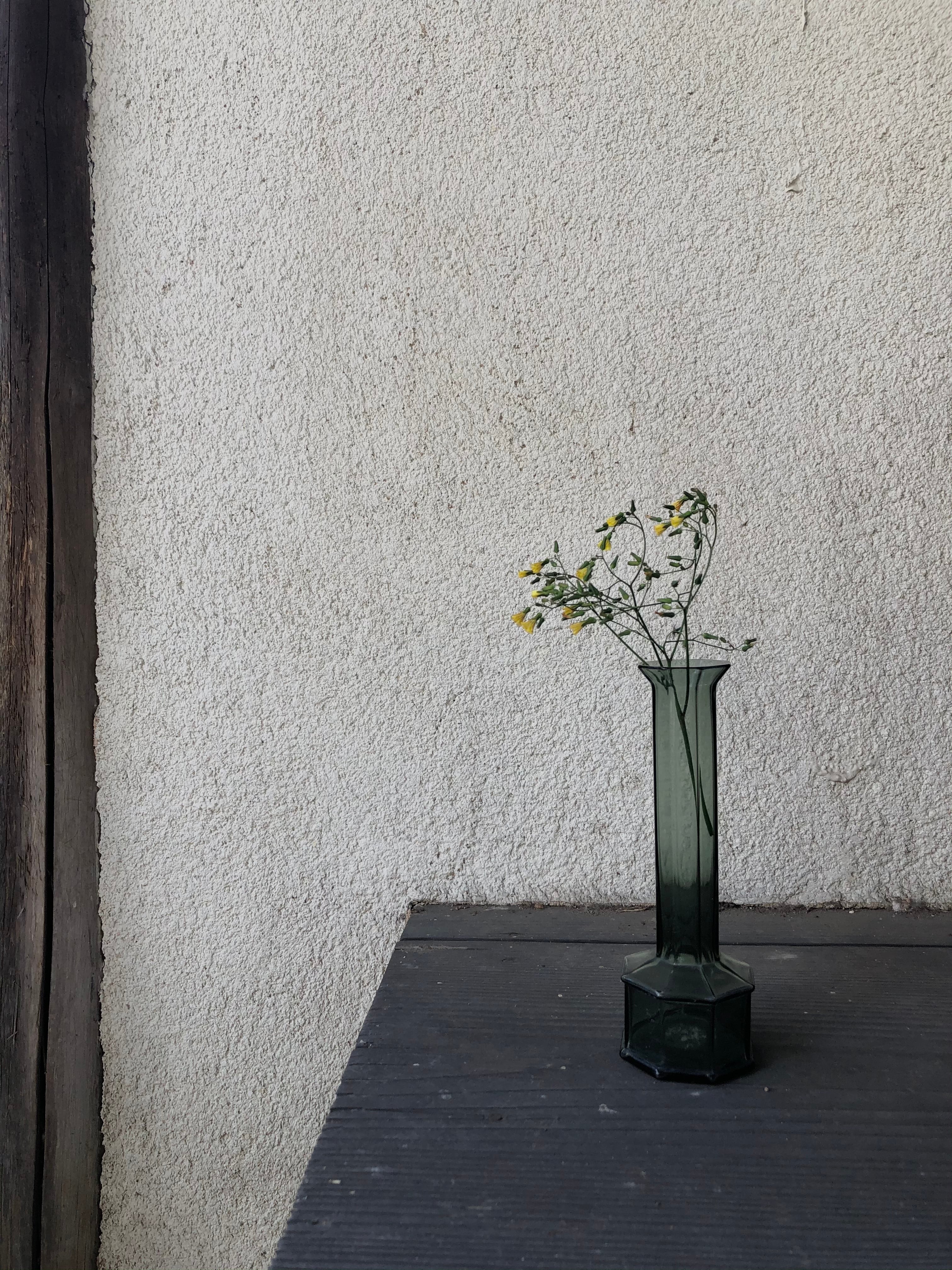 古いガラスの花瓶 骨董品 ビンテージ アンティーク 一輪挿し 古道具