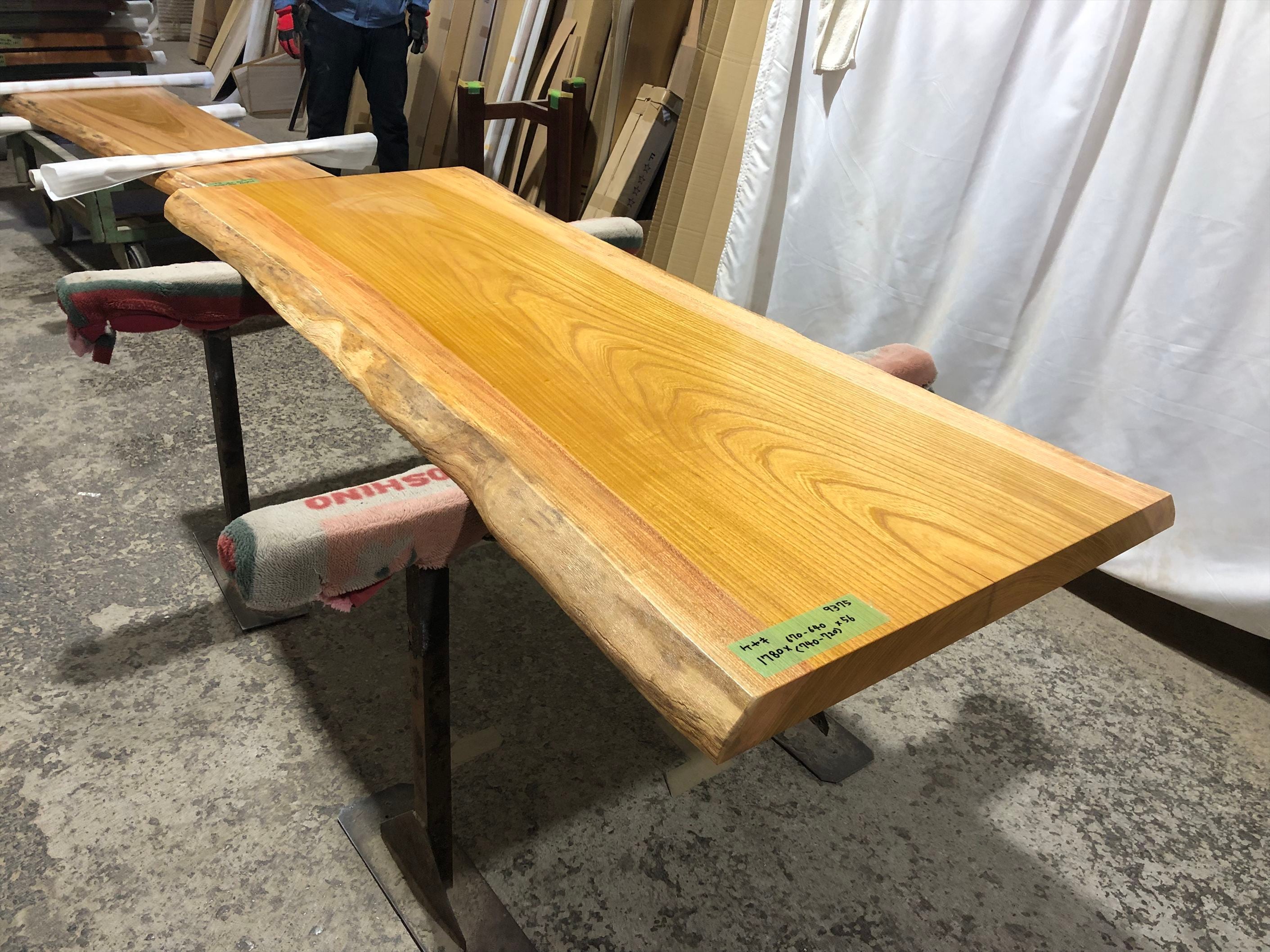 欅（けやき） | 銘木無垢材一枚板の来宝綜合銘木工業株式会社