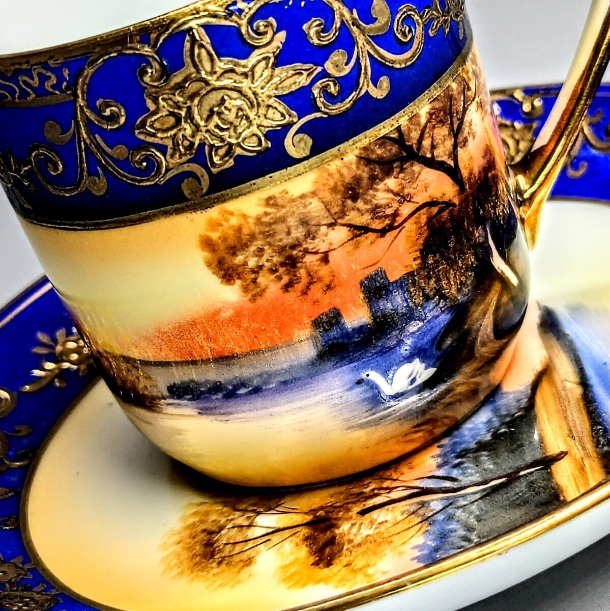 オールドノリタケ 有名パターン 金盛上藍帯イギリス 金彩湖畔白鳥風景