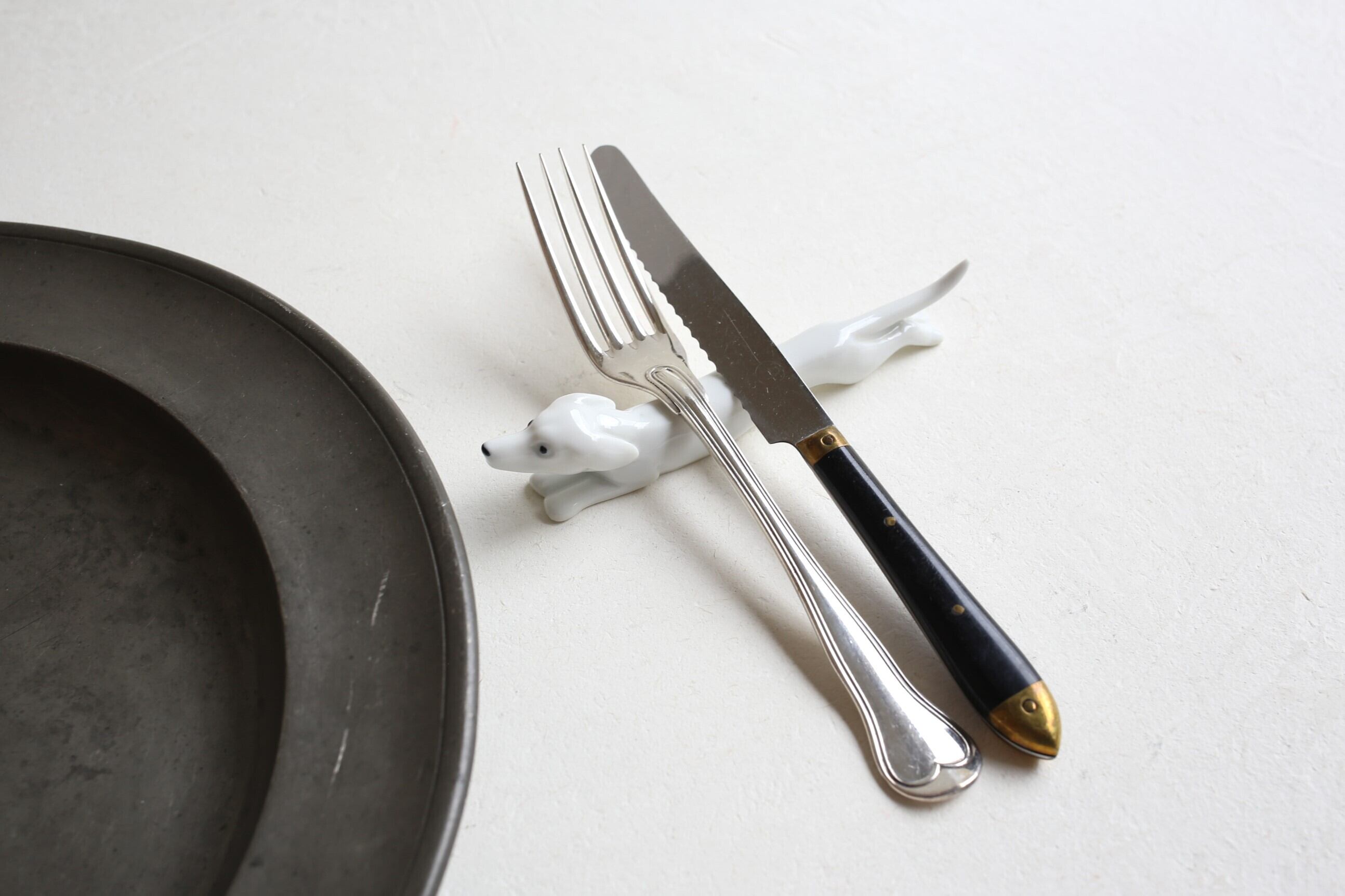 フランス アンティーク 白磁 ネコ＆イヌ ナイフレスト カトラリー