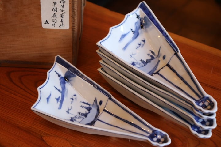 九谷焼 須田菁華 染付 舟人物文 半開扇向付 五客組 木箱 | (有)新原美術