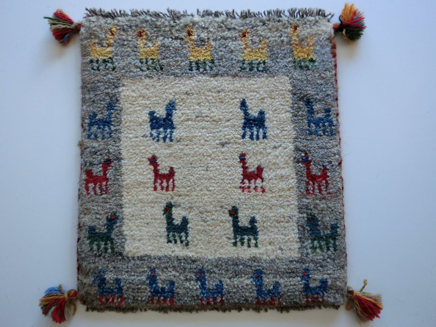 ペルシャ産 手織りギャッベ【座布団サイズ】A29 | Heris Carpet ヘリス