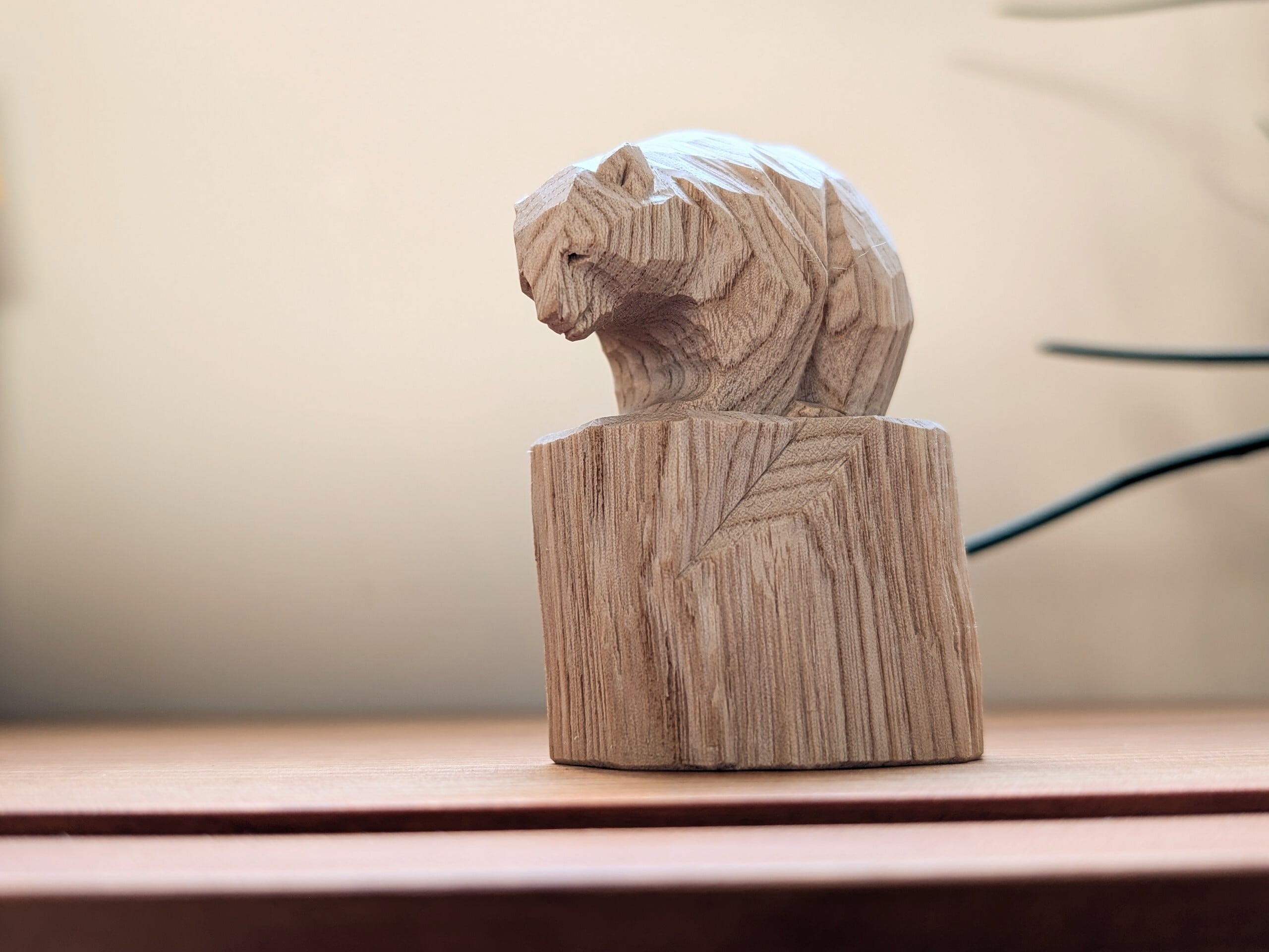 賀上隼敬 台座つきの熊 #10「勇士」 | 木彫りの熊 | inoya | Basic