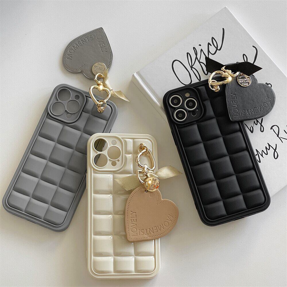 iPhone14シリーズ対応】レザーハートチャーム 3D iPhoneケース(IC264