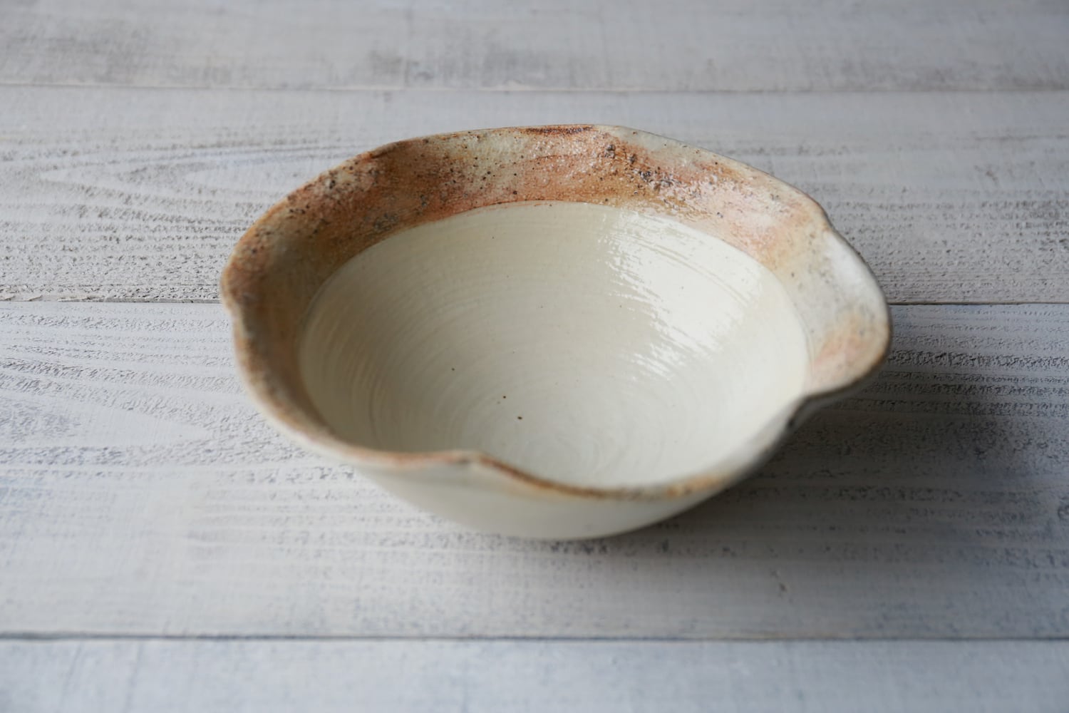 渕荒粉引 7寸輪花鉢 | 古谷製陶所