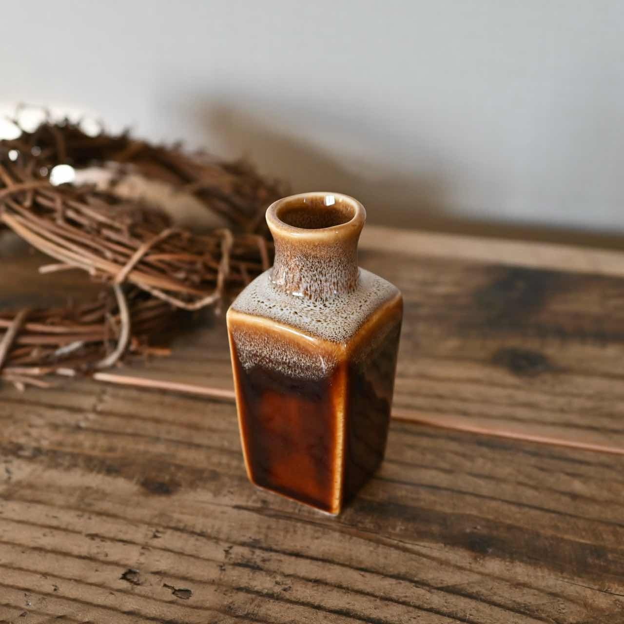再入荷 】ちいさなスクエア一輪挿し｜陶器 小さい ミニ花瓶 フラワー