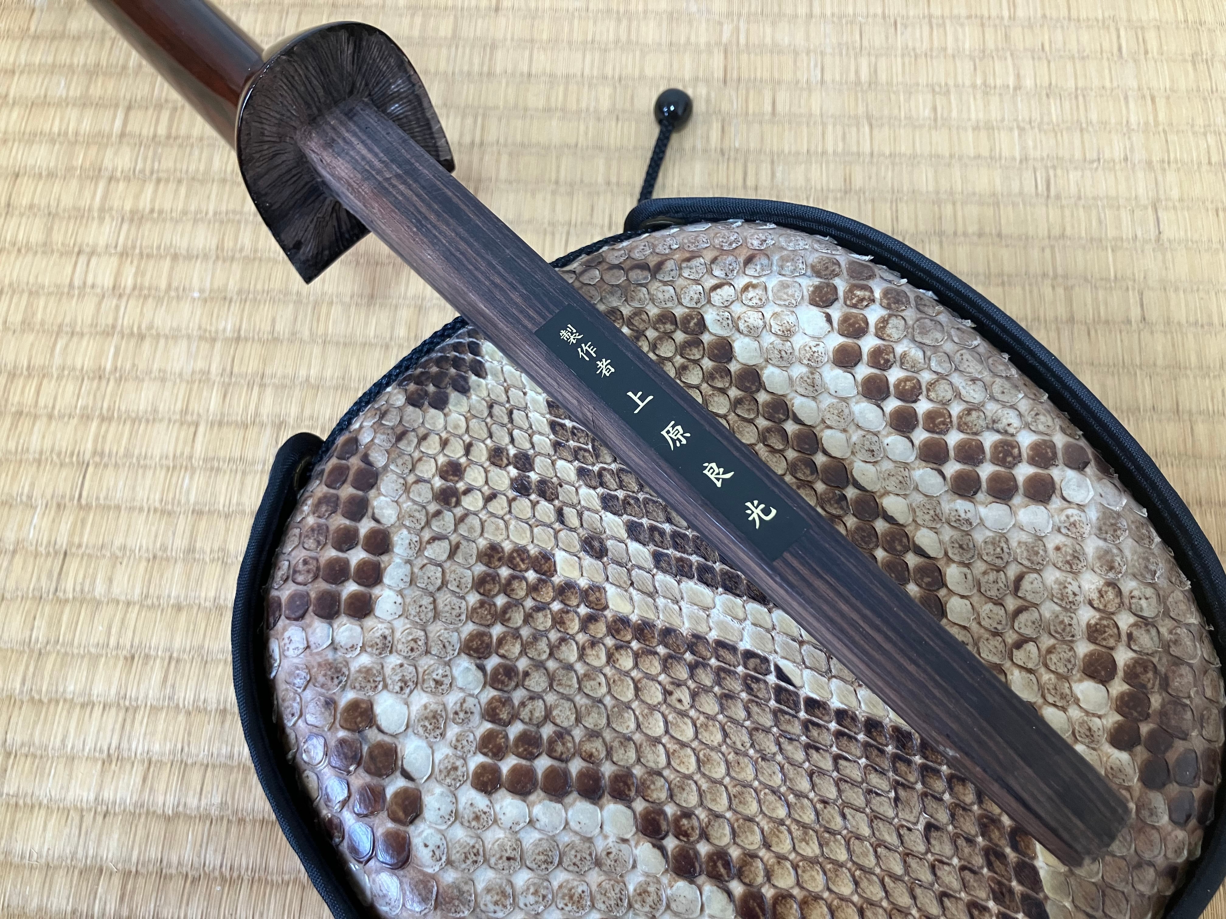 名工 上原良光作 上級黒檀マカビ型スンチ仕上げ | クオレ三線工房えぞ三弦