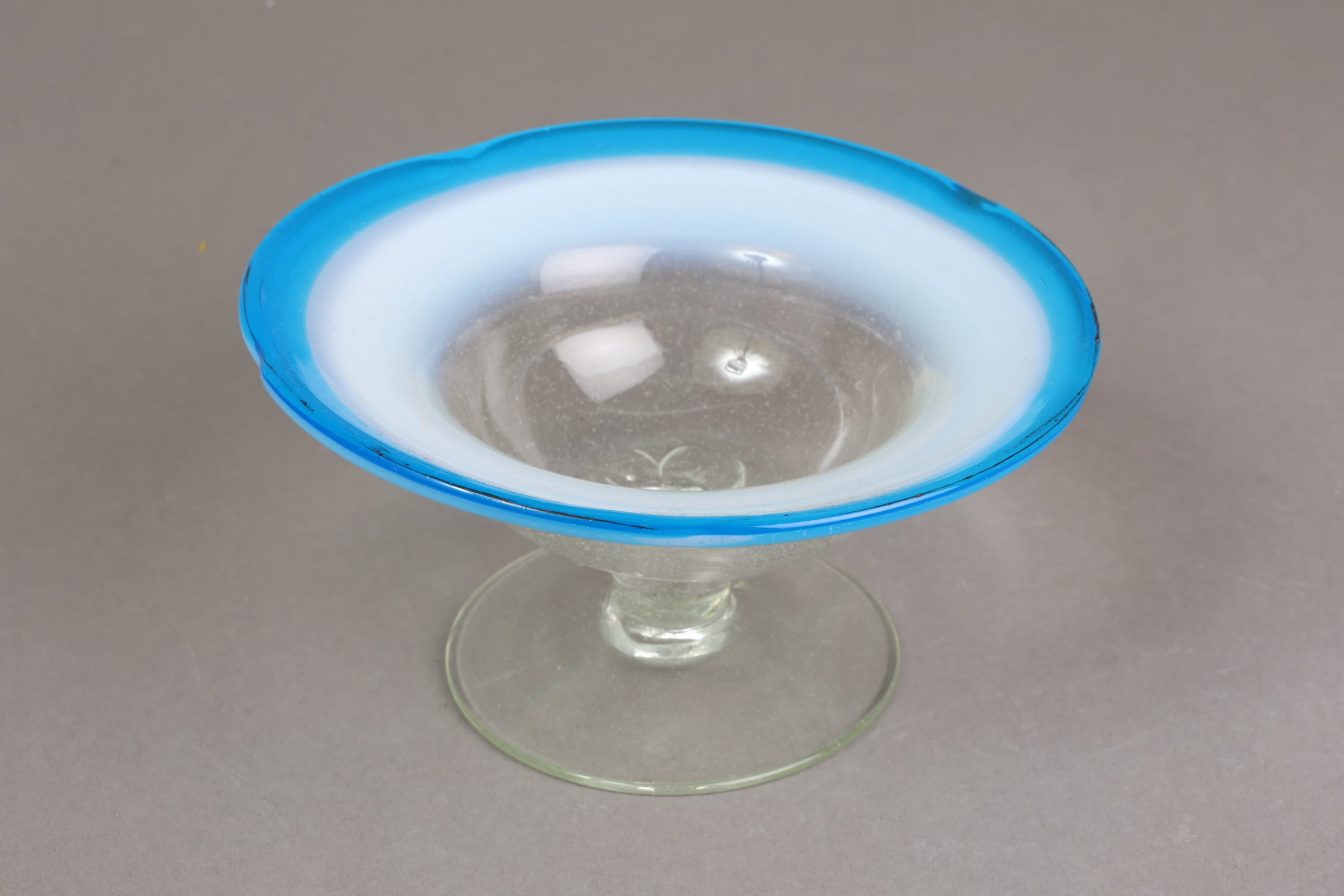 氷コップ ガラス 乳白色 青縁 D | (有)新原美術