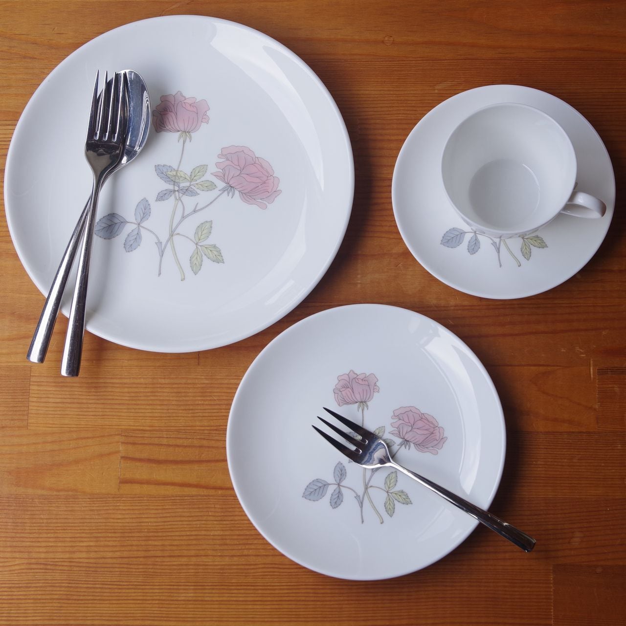 2枚セット ウェッジウッド フレームローズ デザートプレート ケーキ皿