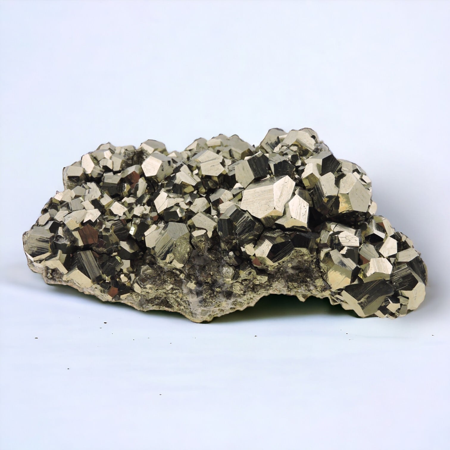 パイライト 黄鉄鉱 クラスター原石【ペルー・ワンサラ鉱山】 最上級の