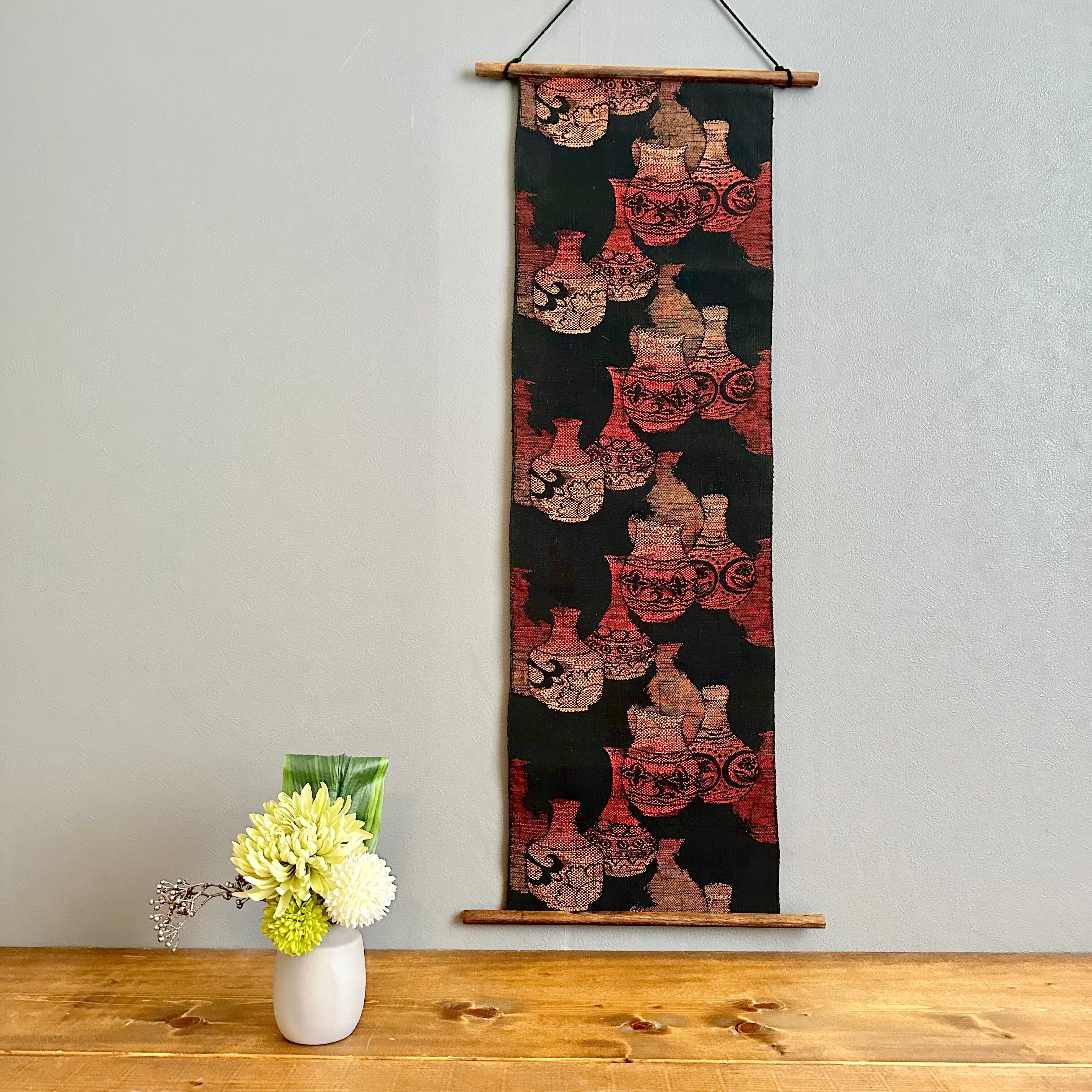 Kimono tapestry 帯のタペストリー 漆黒に秋色の花器 着物リメイク