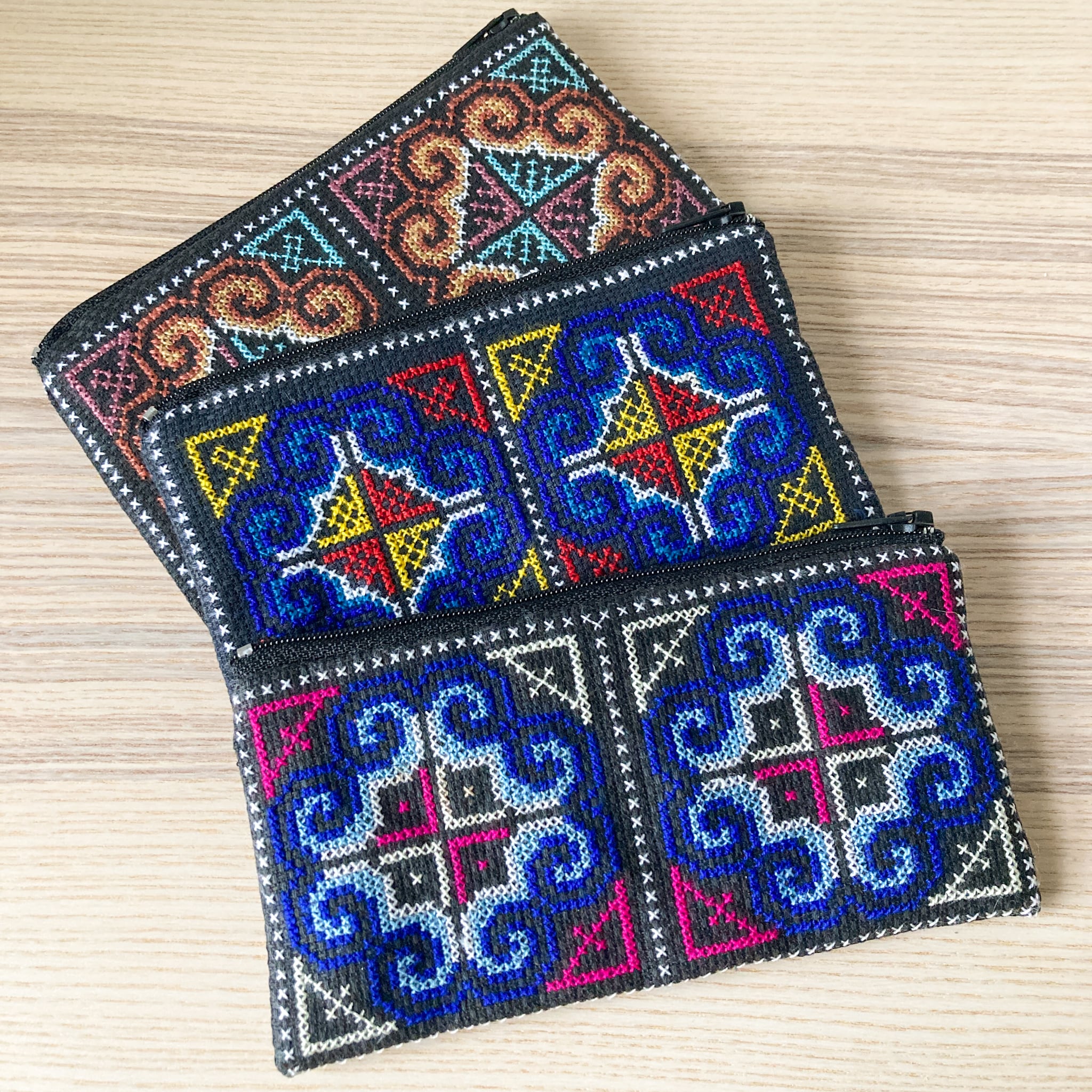 モン族の手刺繍ミニポーチ | tomonicoro 民族の手仕事 チェンマイの