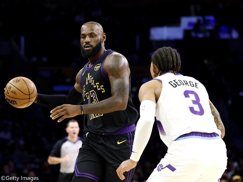 NBA歴代最長記録を樹立…レブロン・ジェームズが今季初出場、キャリア23