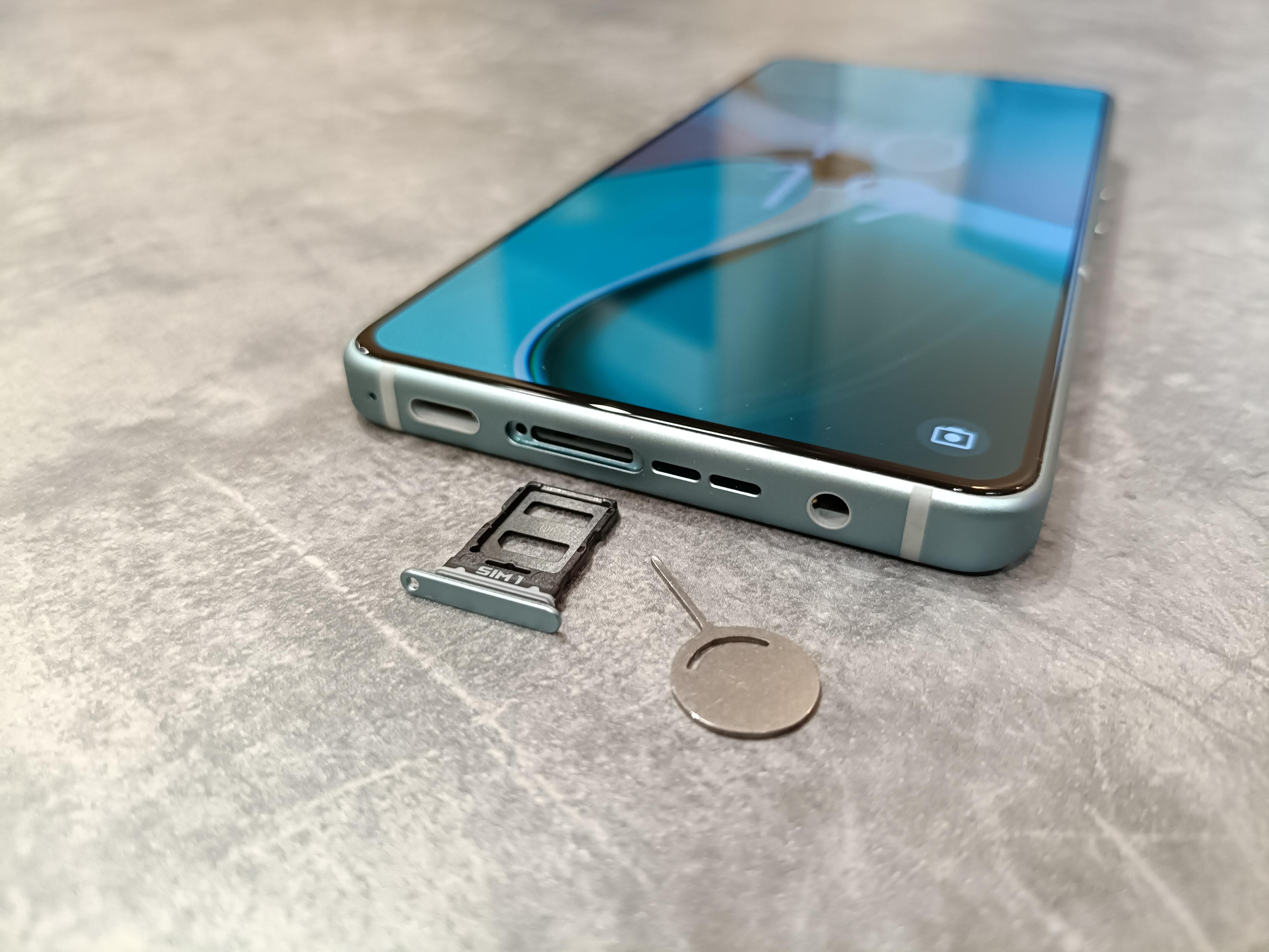 ASUS最新スマホ「Zenfone 12 Ultra」アップデートされたAI機能やカメラ