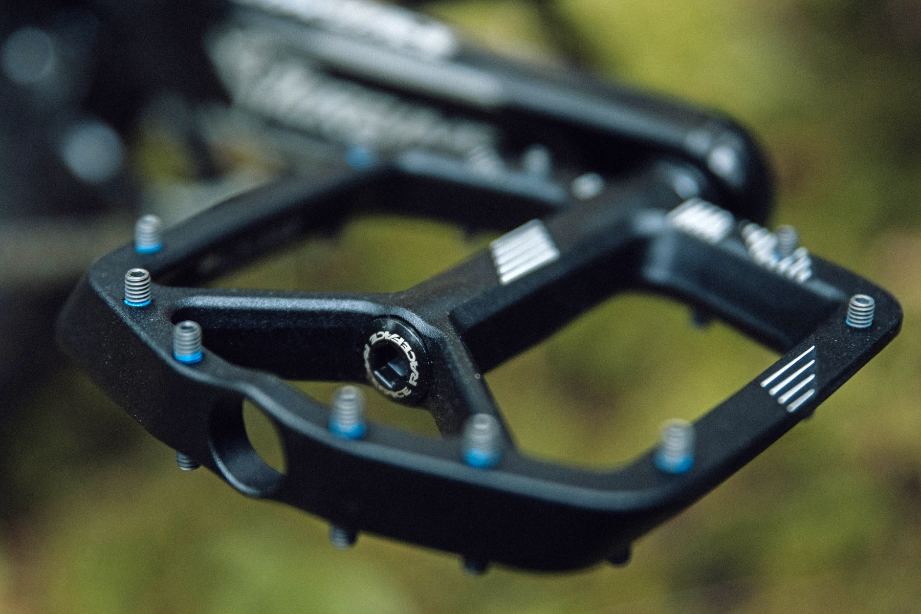 Race Face Aeffect R platform pedals go wide for extra grip