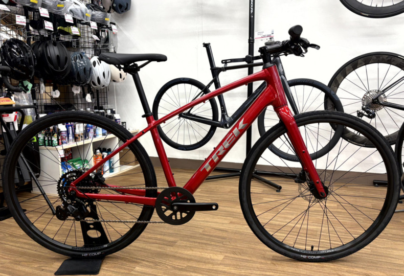 TREK クロスバイク FX 2 Gen 4 (Fury Redカラー) – スポーツサイクル