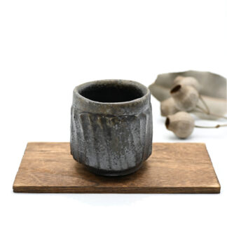 備前焼黒備前鎬酒呑作家：澁田 寿昭 - 備前焼通販ギャラリーしょうざん