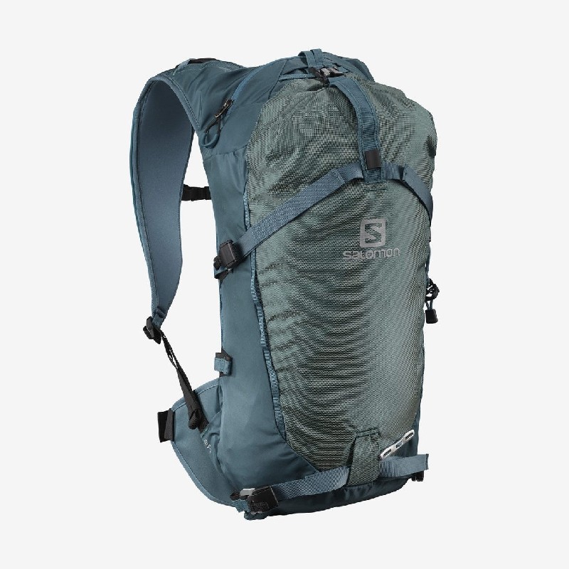 ユニークなデザインで街使いでもクールに担げるスノーリュック