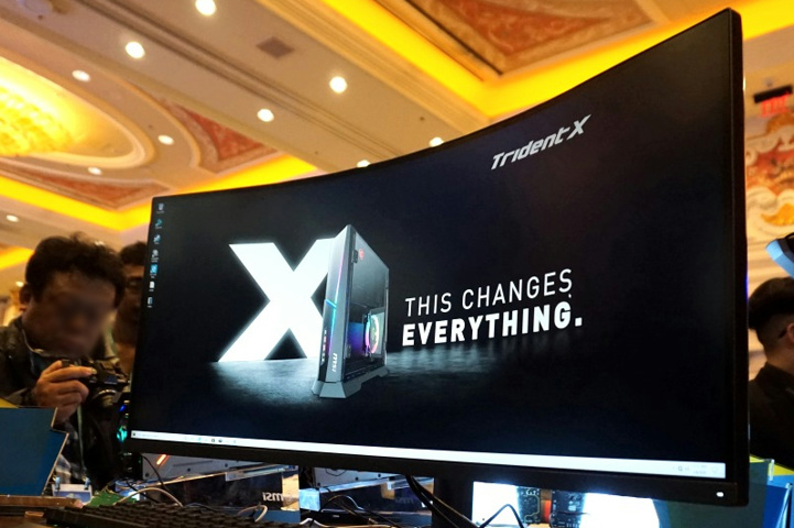 MSI、世界初を謳う曲率1000Rのウルトラワイドゲーミングモニター