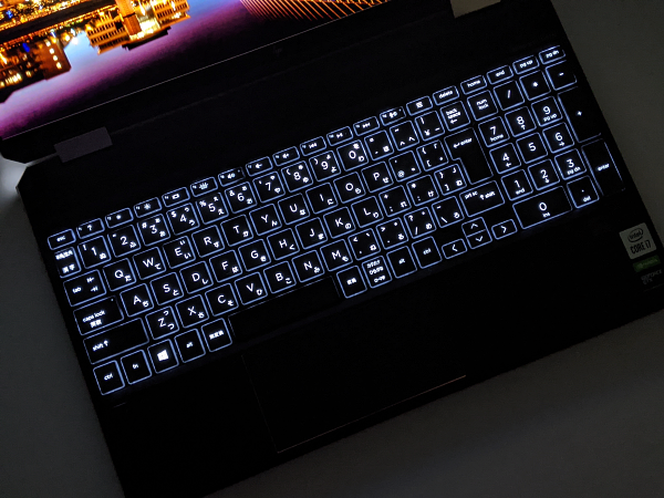 実機レビュー】HP Spectre x360 15（2020）：「特別感」を味わえる