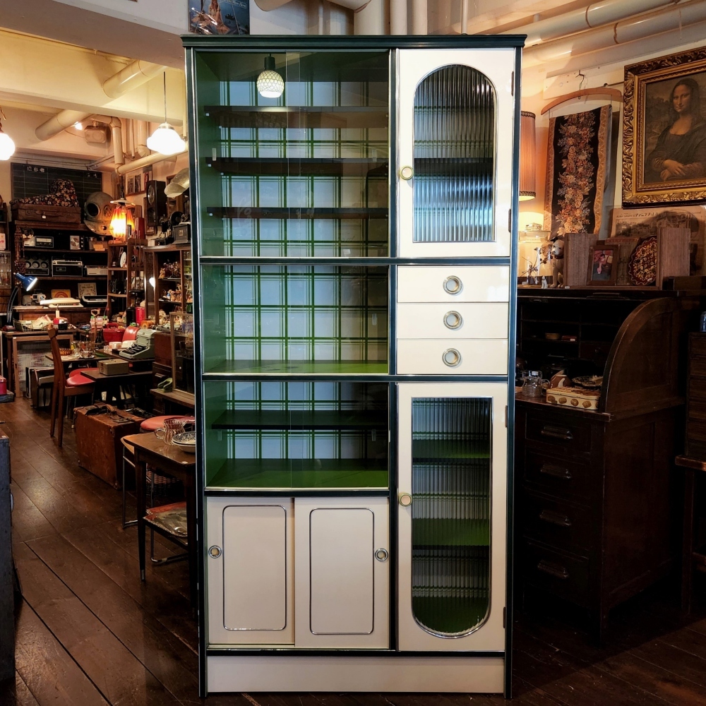 レトロポップなアーチ窓のガラスキャビネット（食器棚） - [Sold Out