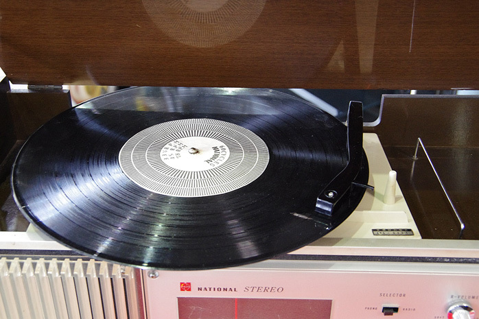 ◇1960年代後期ナショナル真空管式小型卓上ステレオ「SE-1300」修復