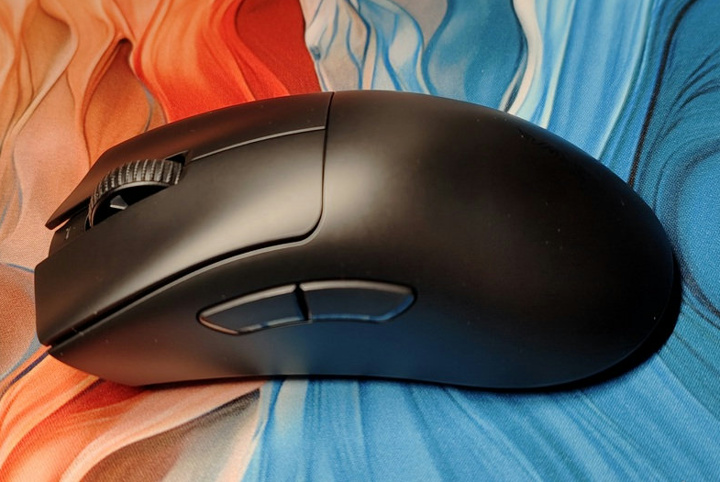 Razer DeathAdder V3 Pro (Smooth-Touch 8000Hz)』画像など ～表面
