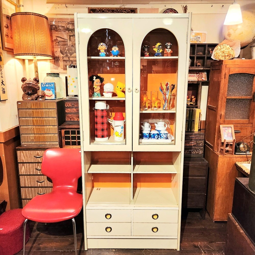 レトロポップなアーチ窓のキャビネット（食器棚） - [Sold Out]過去の