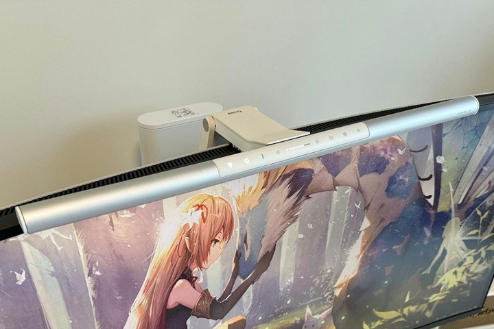 BenQ、久々の新製品でシルバーホワイトのカラーもある第3世代の