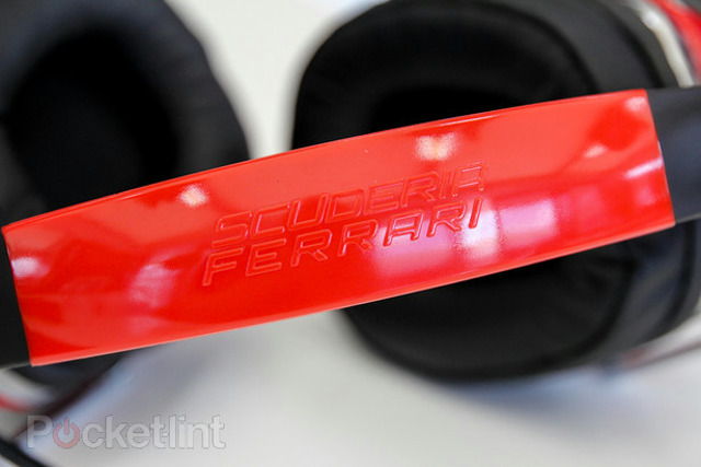 本格的なフェラーリ・デザインのヘッドホン『Ferrari by Logic3 P200