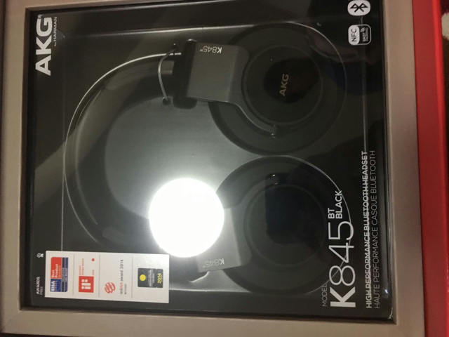 ヘッドホン】AKG 『K845BT P5 SAKURA FUTABA EDITION』 画像など