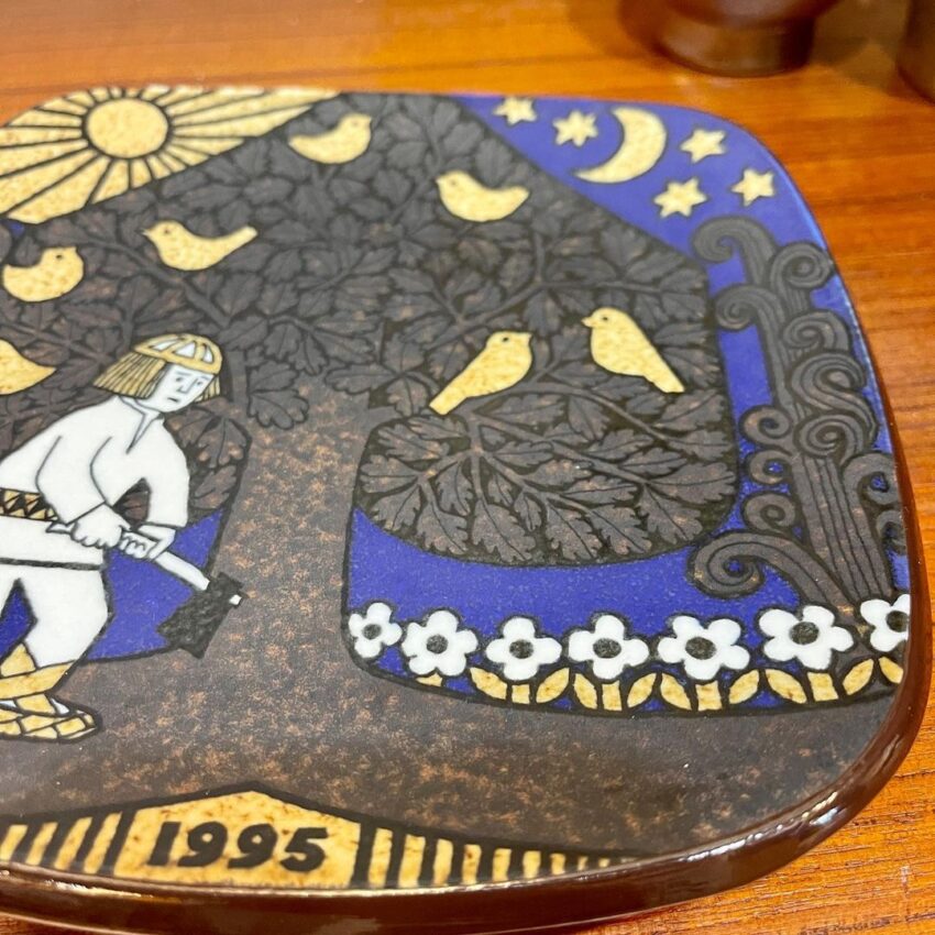 Kalevala(カレワラ)』のワンシーンを描いたアラビア社のイヤープレート