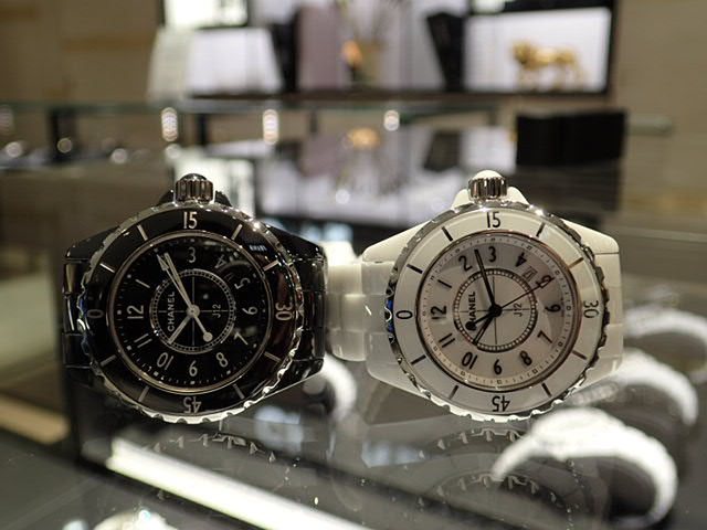 ずっと使える時計だからこそ傷に強いセラミックは外せない！シャネル