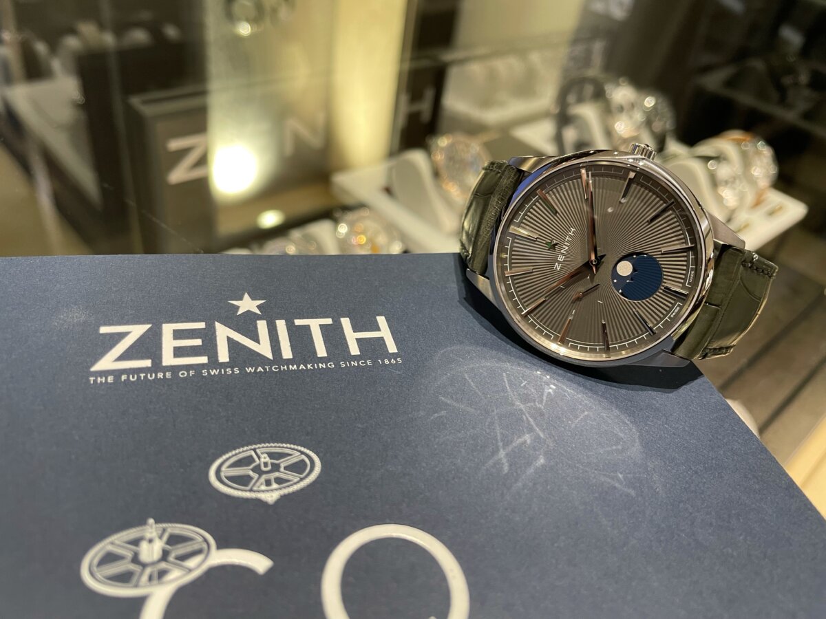 ゼニス】月の魅力的な美しさを表現したエリート ムーンフェイズ