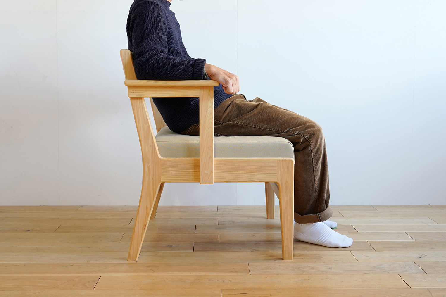 アームプラスのあぐら椅子｜ZA（ザ）アームチェア | HINOKICRAFT