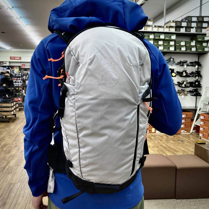 好日山荘 瑞穂店 : マムートの軽量ハイキングパック『リチウム 20